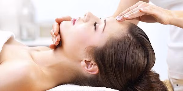  Họ không massage chỉ vì cảm thấy nó tuyệt vời và giúp mình thư giãn, họ sử dụng massage như một cách thải độc toàn bộ cơ thể và cải thiện cung cấp lượng hồng cầu cho da.