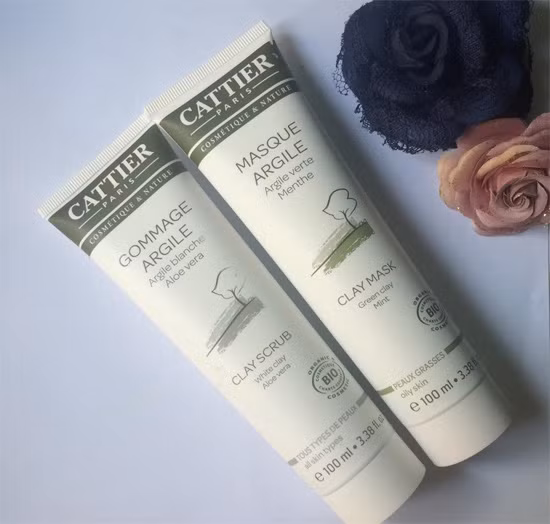 Nó giúp bổ sung khoáng chất từ đất sét cho da mặt sáng và khỏe mạnh, thu nhỏ lỗ chân lông, bổ sung dưỡng ẩm, làm da mềm mại. Mặt nạ này có giá khoảng 200.000đ/100ml.