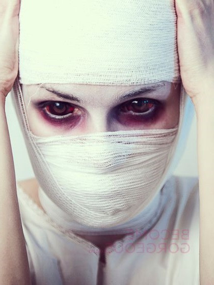 Xác ướp. Đây là một trong những bộ trang phục Halloween phổ biến nhất của giới trẻ. Nó được xem là bộ hóa trang lý tưởng nhất cho dịp Halloween bởi vì chả ai có thể nhận ra bạn sau lớp vải bó quanh người.