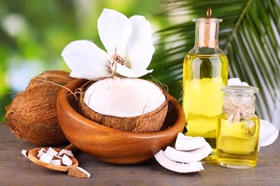 Riêng dầu dừa không chứa cholesterol và không có liên kết đôi nên giúp cơ thể tránh khỏi quá trình oxy hóa và giúp chống lại sự tấn công của các gốc tự do.