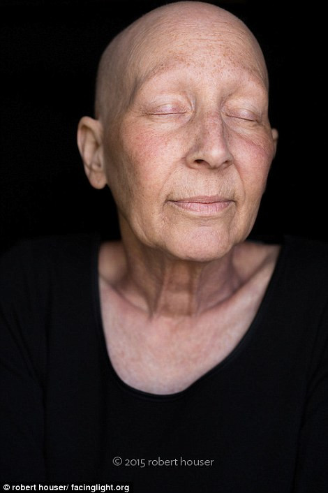 Dù họ không còn mái tóc bồng bềnh, những điều quan trọng tạo nên nét đẹp nữ giới nhưng người ta nhìn thấy nét đẹp sâu thẳm bên trong họ.