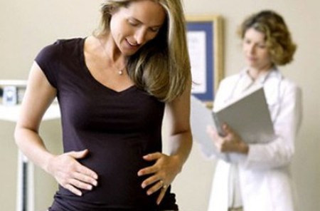 Tuổi tác. Sẩy thai có xu hướng tăng qua các lứa tuổi của phụ nữ mang thai. Trong thực tế, nguy cơ sẩy thai có thể tăng đến 15% ở những phụ nữ 35 tuổi; rủi ro là 20-35% đối với phụ nữ thuộc nhóm tuổi 35-45. Và phụ nữ trên 45 tuổi có nguy cơ sẩy thai cao nhất.