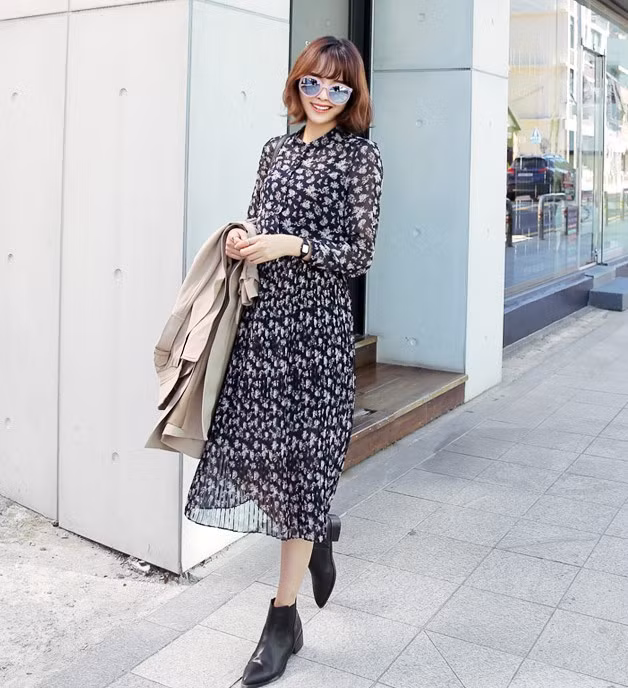 Trong khi đó, các cô gái dịu dàng lại phải lòng các kiểu váy voan hoa nhẹ nhàng.