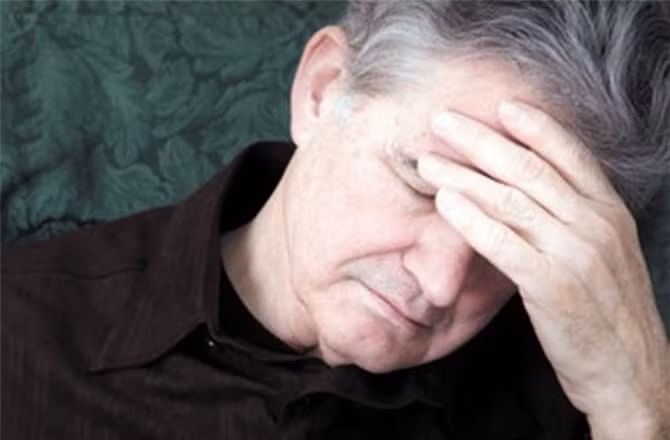 Độ tuổi. Lão hóa là một trong những nguyên nhân gây ung thư khởi phát và tăng nhanh. Người lớn tuổi thường có nguy cơ ung thư cao hơn. Thực tế cũng cho thấy, 75% các trường hợp ung thư được chẩn đoán ở những người trên 60 tuổi.