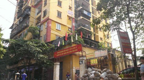 Bi hai chuyen di thang may... phai bo o Ha Noi