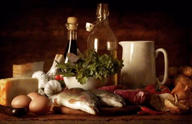 Cá béo giàu omega 3. Một nghiên cứu mới đây cho thấy, khẩu phần ăn giàu acid béo Omega – 3 có thể giúp cơ thể tăng khả năng ức chế tăng trưởng các khối u lên mức 30% nhờ vào hai acid béo quan trọng trong chuỗi Omega – 3 là EPA và DHA.