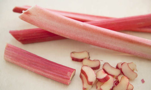 Cây đại hoàng trị ung thư. Các nhà khoa học Anh cho biết họ đang có kế hoạch sử dụng hợp chất tiềm năng trong cây đại hoàng - một loại cây chứa độc chết người để tạo ra những loại thuốc mới.