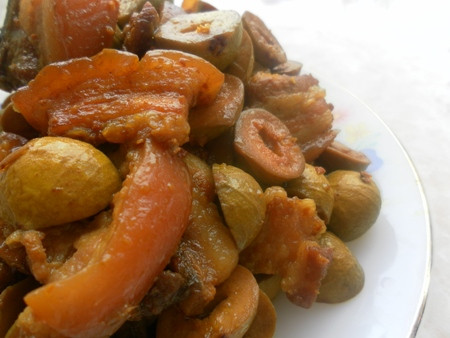 Ung thư thực quản có thể được phòng ngừa nhờ món ngon từ quả sung theo công thức sau: Trái sung tươi 500g, thịt lợn nạc 100g, hầm trong 30 phút. Ăn thịt, uống nước canh.