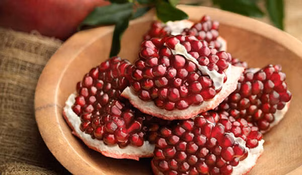 Tuy nhiên với những người có cơ địa hay dị ứng, hãy thử trước lên da tay, nếu không có phản ứng lạ thì mới được áp dụng. (* Kiến Thức đã đặt lại tựa đề bài viết). 