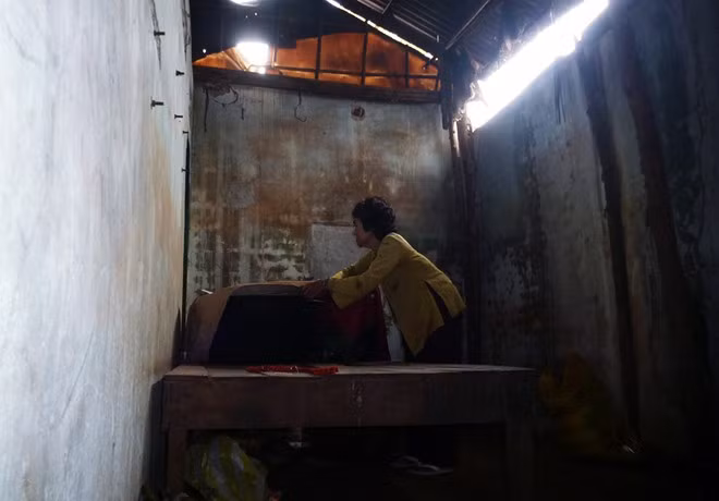 Hàng trăm ngôi nhà trong vùng quy hoạch đang bước vào giai đoạn xuống cấp trầm trọng. Bà Trần Thị Thanh (75 tuổi, xã Suối Trầu) cho hay: "Ngôi nhà 50 m2 được vợ chồng tôi xây dựng từ 25 năm trước nên đã hư hỏng. Những lúc mưa gió, tôi phải sang nhà hàng xóm trú tạm vì sợ nhà sập".