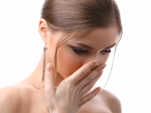 Một khía cạnh tuyệt vời của việc thải độc cơ thể bằng dầu dừa là chữa hôi miệng.Nguyên nhân gây mùi hôi miệng rất đa dạng phức tạp. Đó có thể là nguyên nhân xuất phát từ miệng hoặc ngoài miệng hay do thức ăn mà bạn đã nạp vào cơ thể.