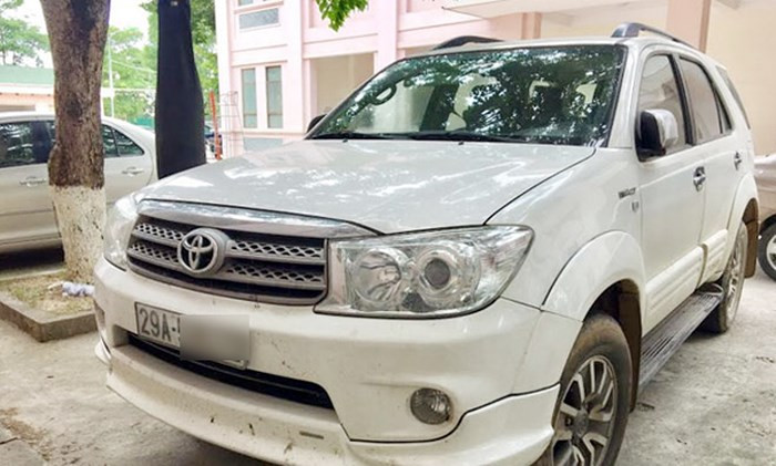 Bi cong an tom gon khi dinh bo tron voi 2 banh heroin trong xe o to-Hinh-2