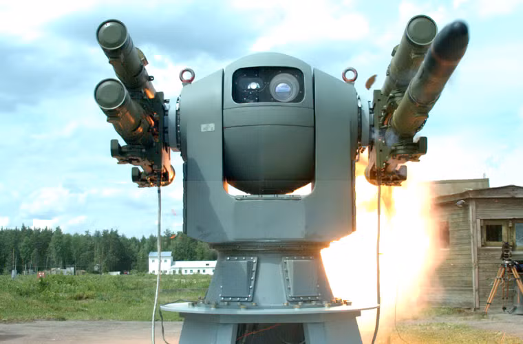 Trong trang bị phòng không, Project 24320 có thể trang bị tổ hợp tên lửa 3M-47 Ghibka với 20 tên lửa phòng không tầm thấp Igla (S).