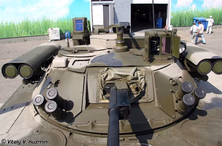 Hệ thống vũ khí của module tháp pháo Berezhok rất đáng sợ, gồm: pháo chính 2A42 30mm; súng phóng lựu AGS-30 cỡ 30mm; bốn tên lửa chống tăng Kornet-E và súng máy 7,62mm.