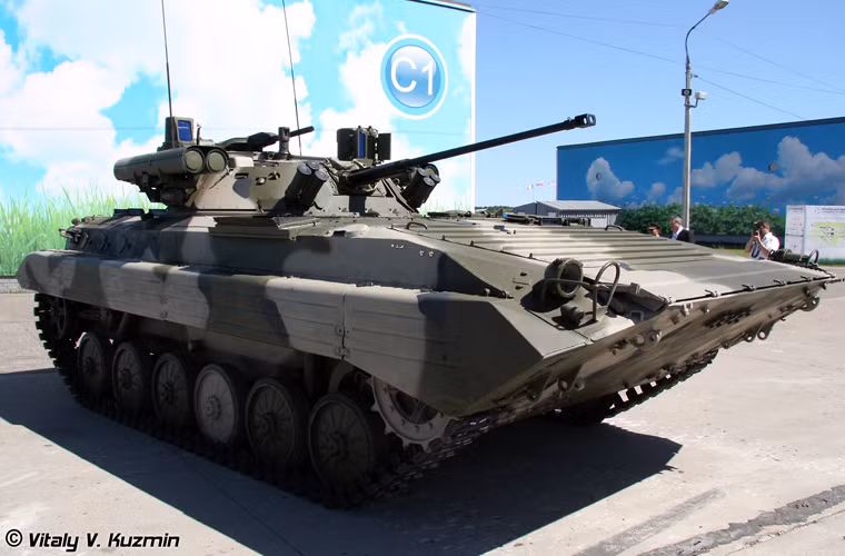 Giải pháp được nhiều nước áp dụng hiện nay là nâng cấp hỏa lực cho xe chiến đấu bộ binh BMP-1 và BMP-2 nhằm đáp ứng yêu cầu của chiến tranh hiện đại. Ảnh: BMP-2M với module tháp pháo thế hệ mới.