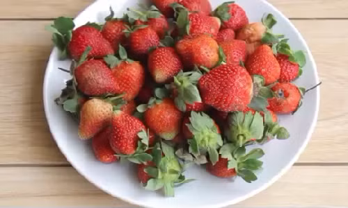 Meo nho giup rua hoa qua sach hoa chat, thom ngon hon