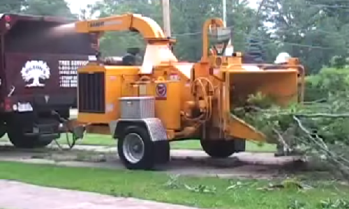 La lam voi may xay nghien go di dong