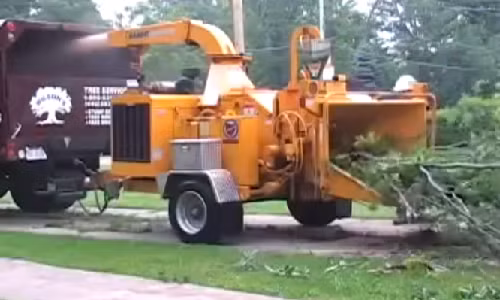 La lam voi may xay nghien go di dong