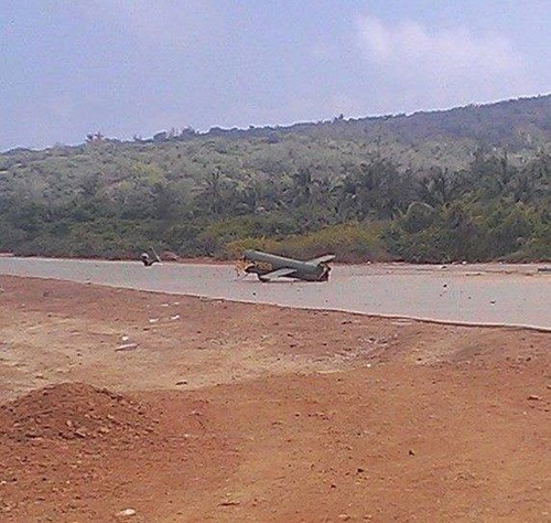 5. Trực thăng Mi-8 rơi ở Bình Thuận, nhiều người bị thương Sáng 26/3, một trực thăng quân sự Mi-8 rơi ở đảo Phú Quý (Bình Thuận) khiến ít nhất 3 chiến sĩ bị thương.Vụ tai nạn xảy ra khiến trực thăng Mi-8 bị hư hỏng nặng, phần đuôi và nhiều bộ phận khác bị gãy vỡ. Trên trực thăng có 8 chiến sĩ đang tham gia làm nhiệm vụ.