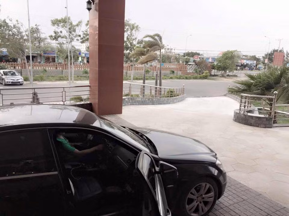 Ong xa dien trai tang xe hop cho Phi Thanh Van-Hinh-4