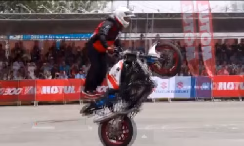 Hình ảnh màn biểu diễn.