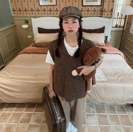 Cô nàng không chỉ là người mẫu xinh đẹp, còn là content creator trong việc tạo dáng và chụp ảnh để tạo nên những bức hình đẹp.