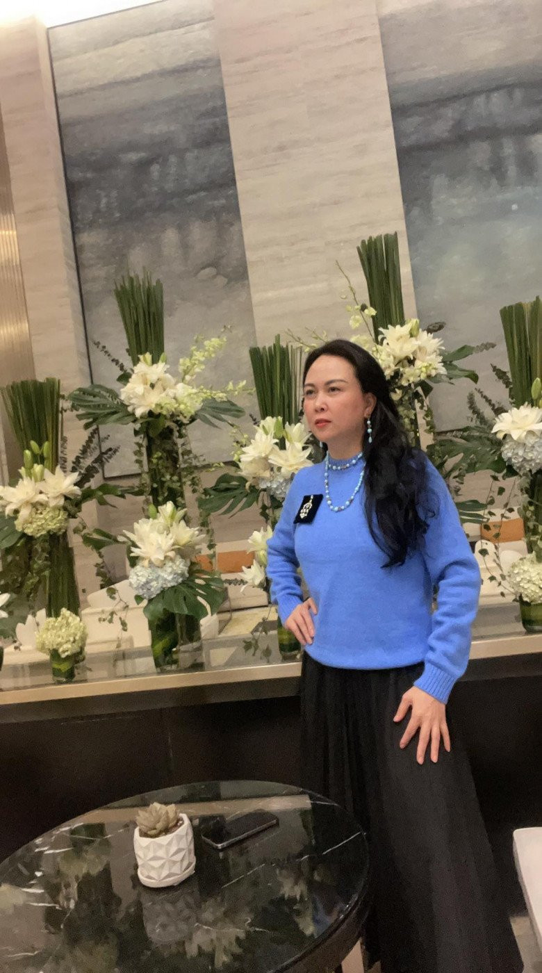 Bên dưới hình ảnh, cư dân mạng đồng loạt để lại lời khen về nhan sắc không tuổi của Phượng Chanel.