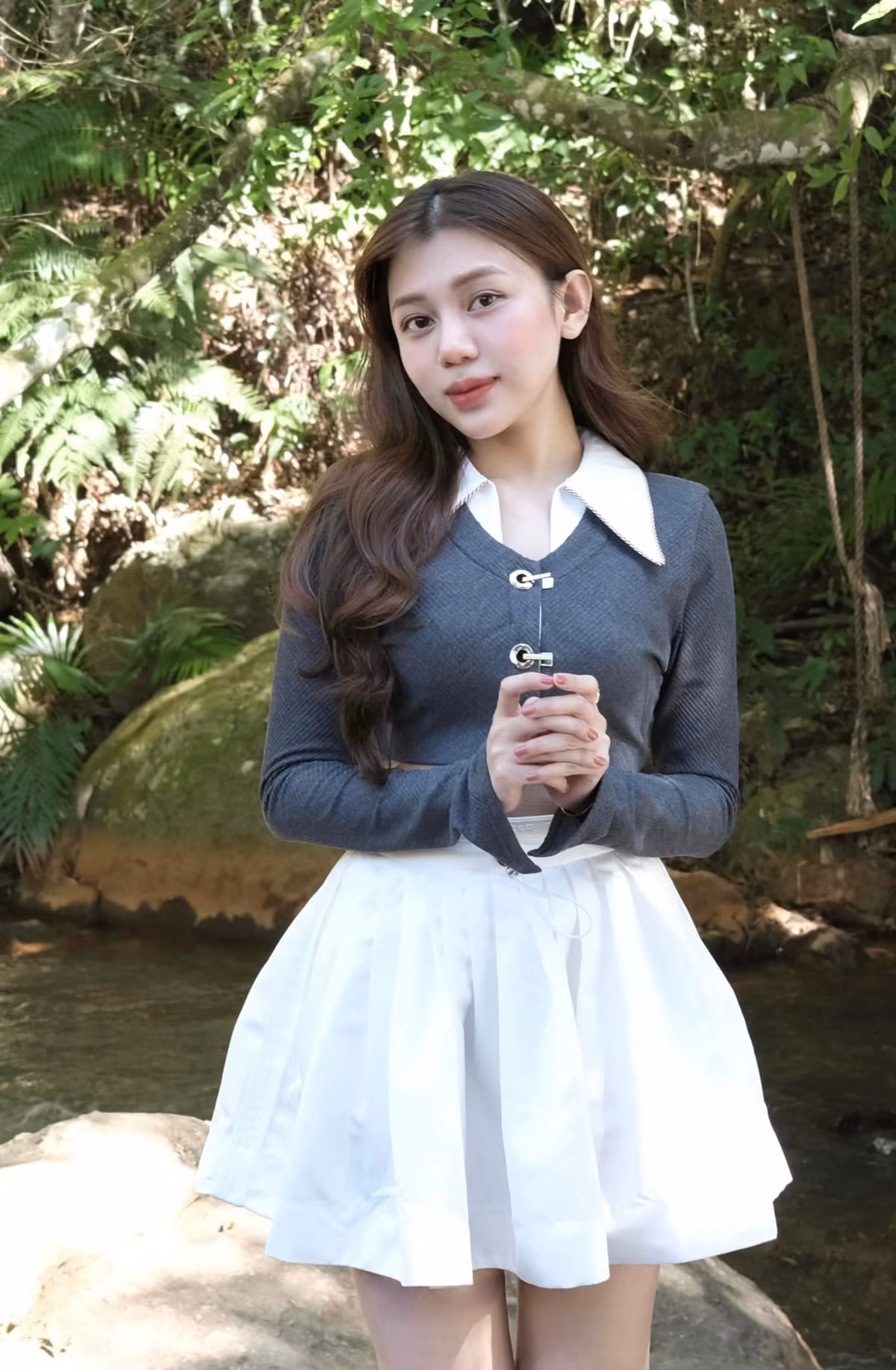  Đoan Tâm (SN 2000) được biết đến là bạn gái của cầu thủ Phan Tuấn Tài. Cô sở hữu gương mặt khả ái với vẻ đẹp ngọt ngào, nữ tính.