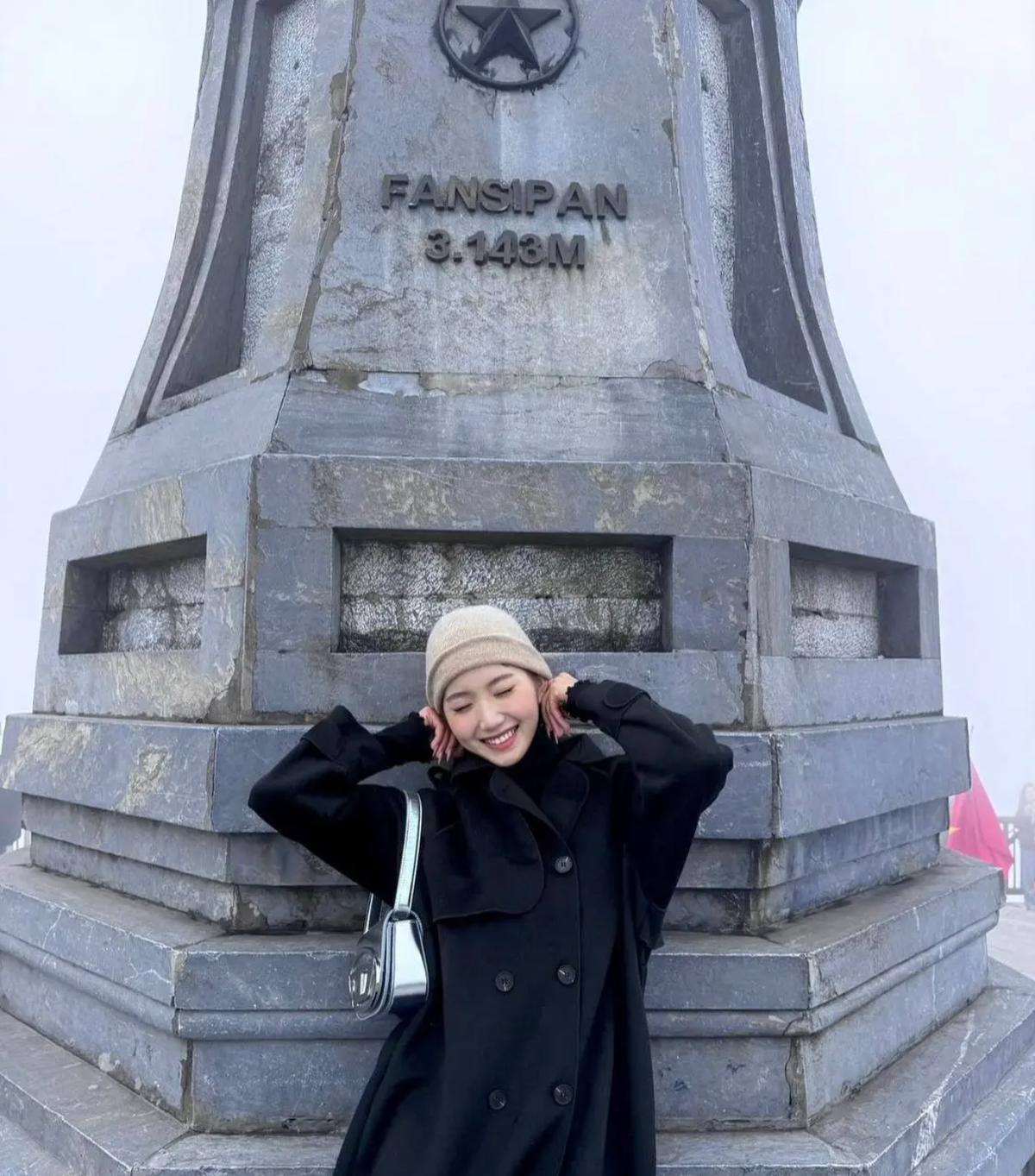 Mới đây, TikToker Lê Thị Khánh Huyền (Huyền 2K4) vừa cùng chồng tới Sa Pa nhân kỷ niệm một năm ngày cưới. Cô nàng cũng quay lại clip về hành trình trải nghiệm tại nơi đây.