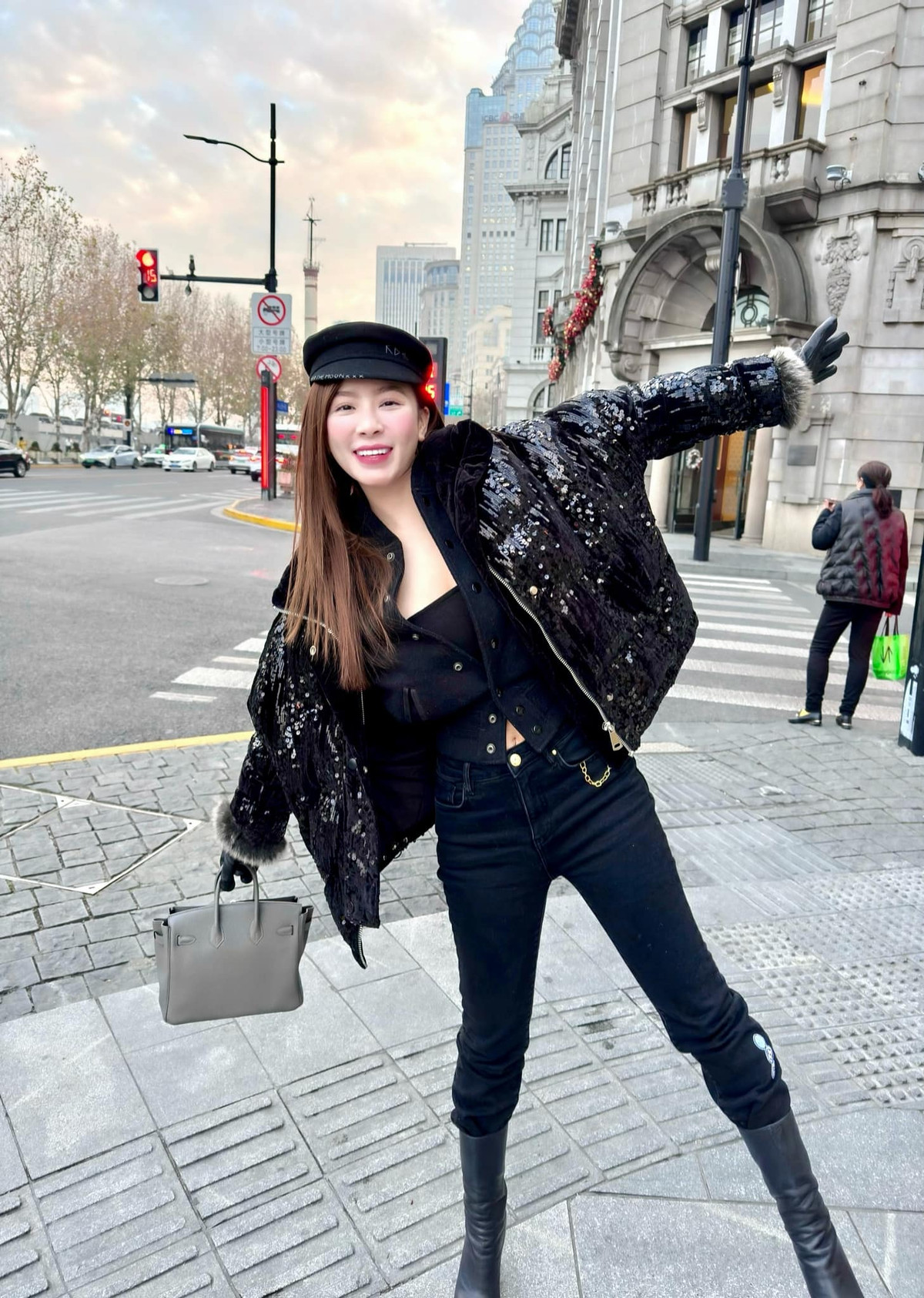 Nguyễn Lan Phương (biệt danh Phương Bora) là hot girl được biết đến với biệt danh "Cô gái được thanh niên Trung Quốc đua nhau xin cưới".