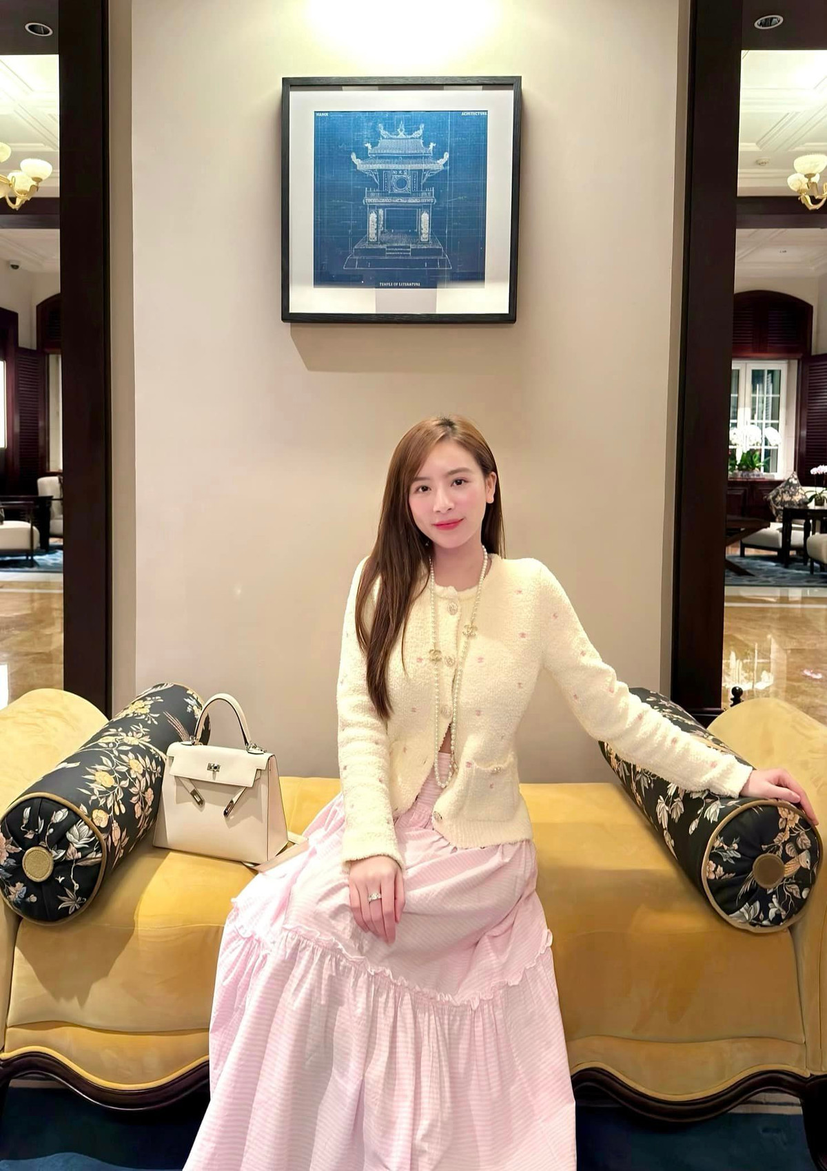 Dù không hoạt động giải trí nhưng trang cá nhân của Phương Bora vẫn thu hút một lượng fan đông đảo cùng lượng người theo dõi cao trên mạng xã hội.