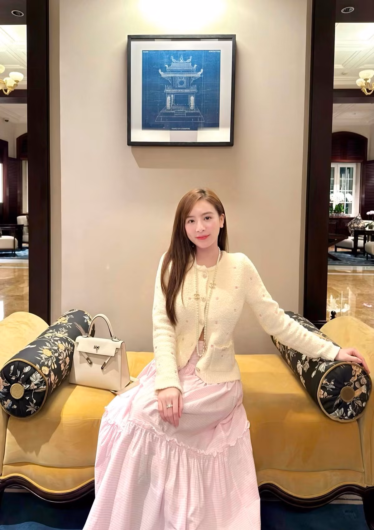 Dù không hoạt động giải trí nhưng trang cá nhân của Phương Bora vẫn thu hút một lượng fan đông đảo cùng lượng người theo dõi cao trên mạng xã hội.