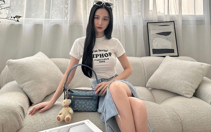 Dưới phần bình luận, nhiều người trầm trồ trước body nóng bỏng của Jun Vũ. Ảnh: FBNV