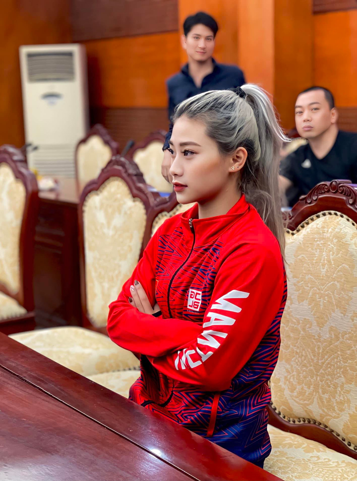 Nữ VĐV thể dục dụng cụ gây chú ý khi sở hữu ngoại hình xinh xắn, nổi bật cùng thần thái sang chảnh, quyến rũ.