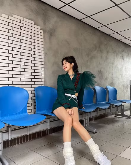 Gương mặt xinh đẹp, làn da trắng nõn mang nét đặc trưng đúng kiểu Hàn Quốc của người đẹp này là điểm cuốn hút mọi fan hâm mộ.