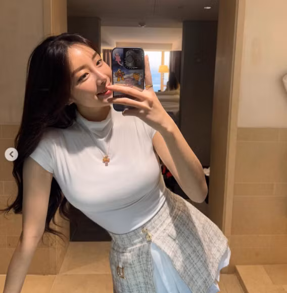 Thời điểm đầu năm 2015 khi mới tham gia nhóm cổ vũ, hot girl Hàn Quốc chỉ là một nữ sinh. Mọi người hầu như không nhớ tên cô gái này. Phải mất một năm cô mới tạo được ấn tượng với khán giả.