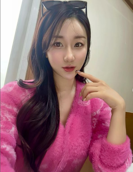 Người đẹp Hàn Quốc cơ bắp rắn chắc như tượng tạc, đến đàn ông cũng chịu thua.