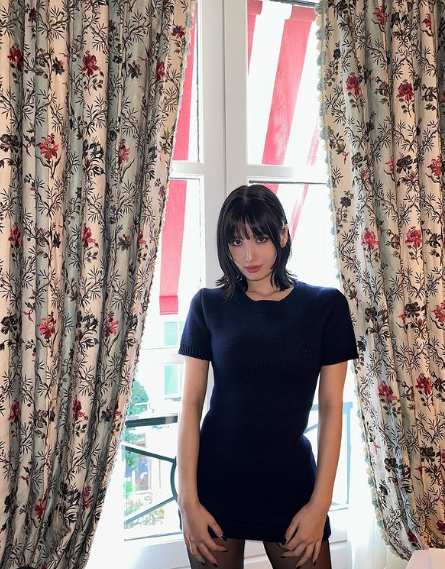 Trong nhóm Twice, cô được yêu thích nhờ vẻ ngoài xinh đẹp, ngoại hình cuốn hút cùng khả năng vũ đạo điêu luyện.