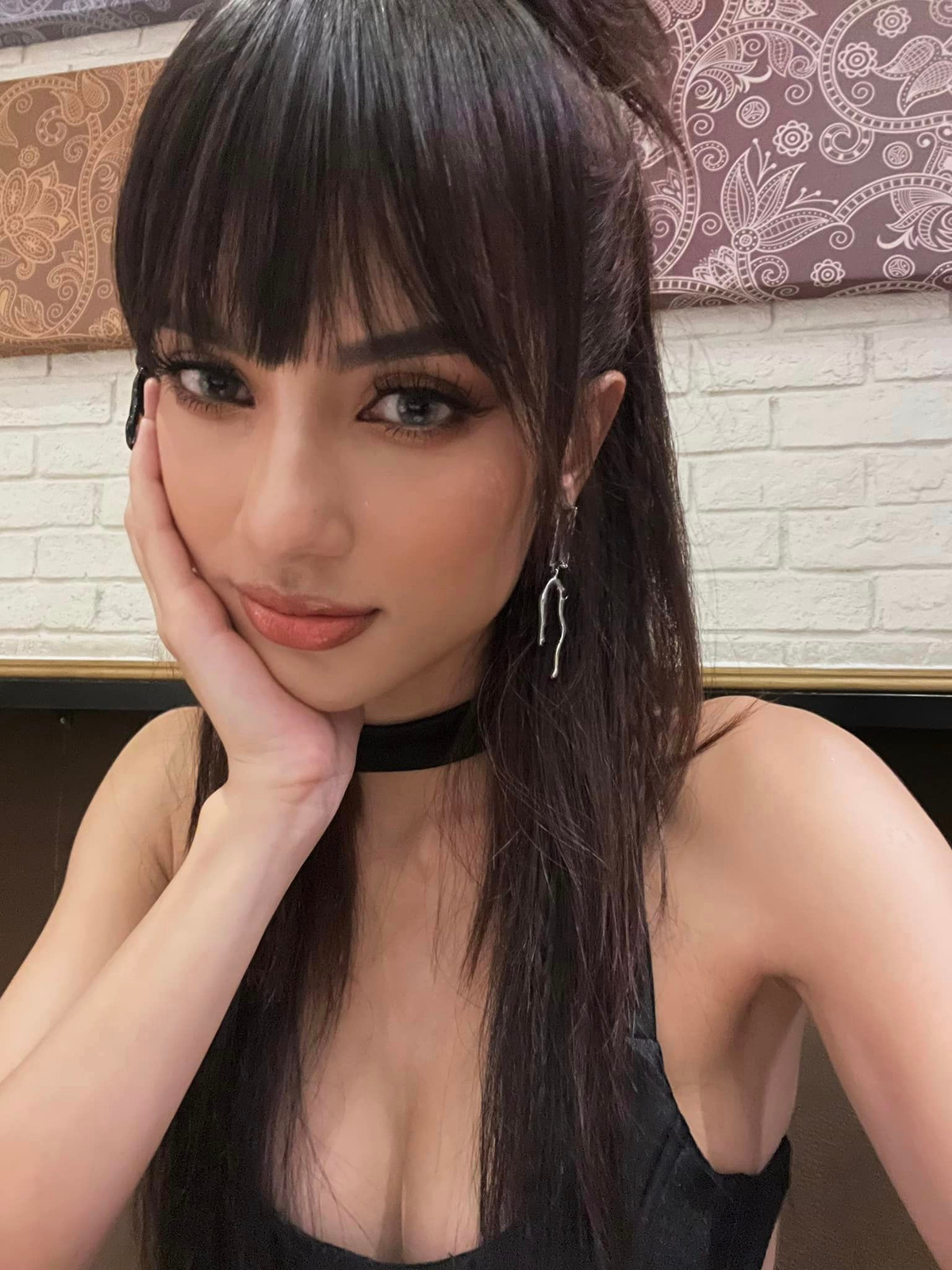 Sở hữu chiều cao nổi bật 1,70m, Emma Lê tự tin sải bước trên nhiều sàn diễn thời trang trong nước.