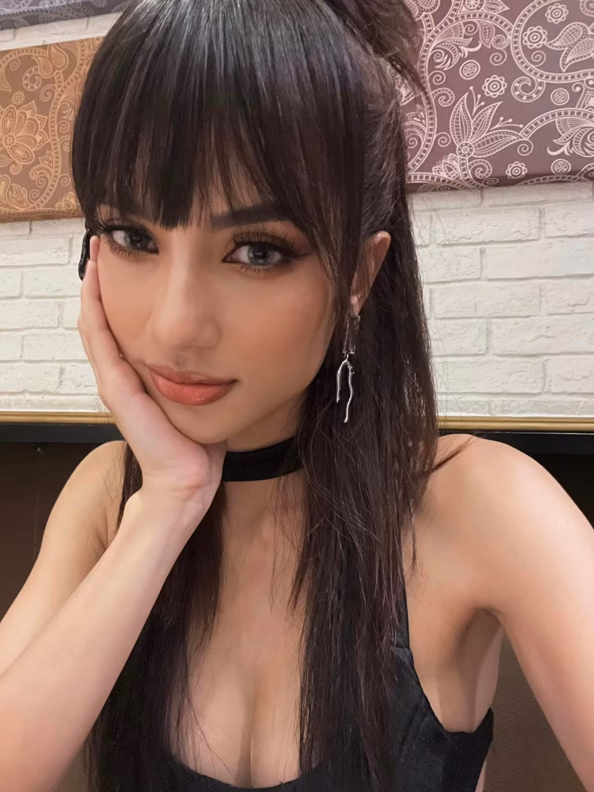 Sở hữu chiều cao nổi bật 1,70m, Emma Lê tự tin sải bước trên nhiều sàn diễn thời trang trong nước.