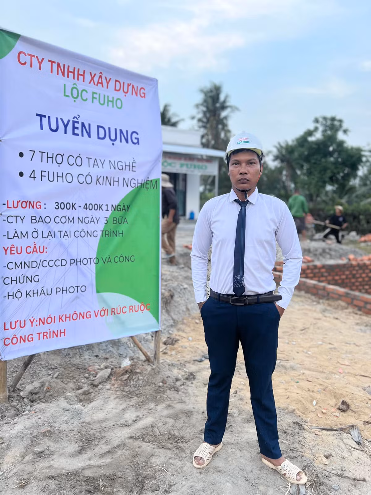 Nam YouTuber cũng cho hay, thời gian gần đây anh bận rộn nhiều công việc nên không đăng tải clip lên các nền tảng mạng xã hội. Từ đó rộ lên tin đồn Lộc Fuho bỏ làm YouTube.