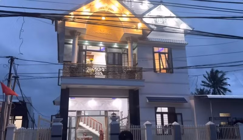 Lộc Fuho lên tiếng cho biết công ty vẫn hoạt động bình thường, thậm chí có nhiều khách hàng. Thông tin về việc nợ nần, phá sản là từ một đoạn video anh “troll" bà xã được đăng tải cách đây khá lâu.