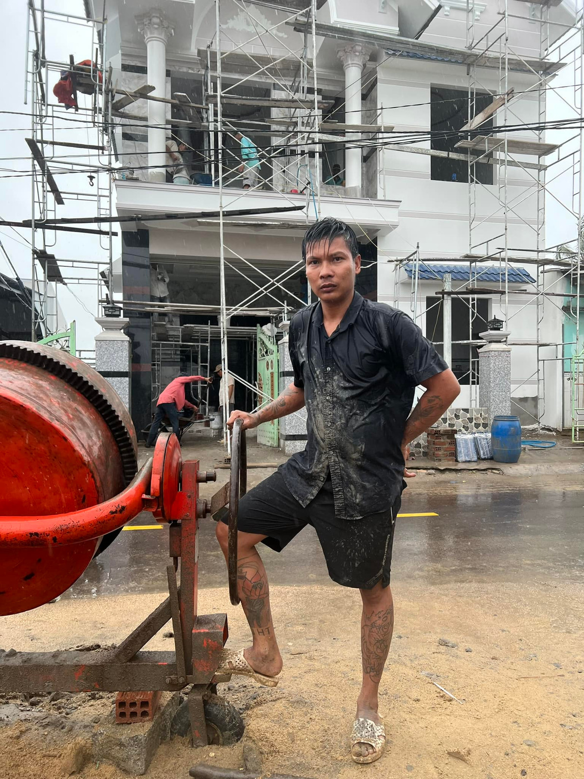 Đầu tháng 2/2023, Youtuber Lộc Fuho gây chú ý khi thông báo lập công ty riêng về xây dựng, đặt trụ sở tại Phù Cát (Bình Định) và anh đảm nhận vai trò Giám đốc.