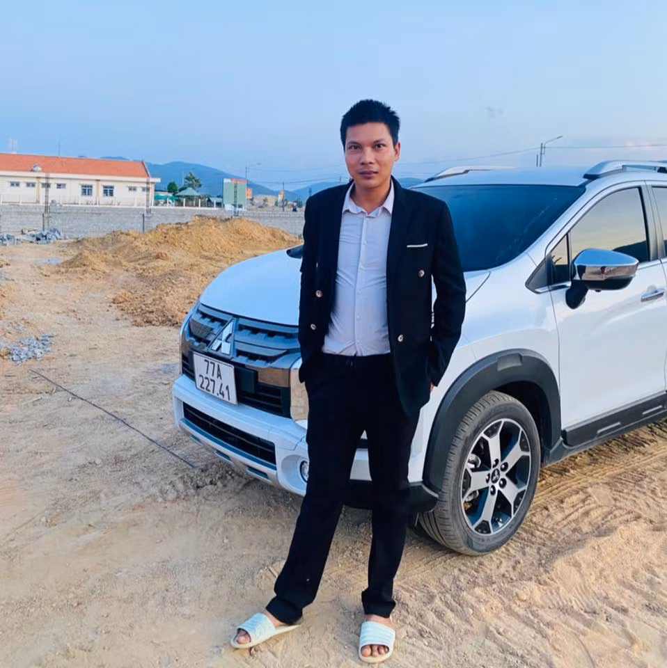 Từ một phụ hồ khó khăn, chàng trai quê Khánh Hòa vươn lên để gây dựng sự nghiệp và có một cuộc sống dư dả hơn. Ảnh: Tổng hợp