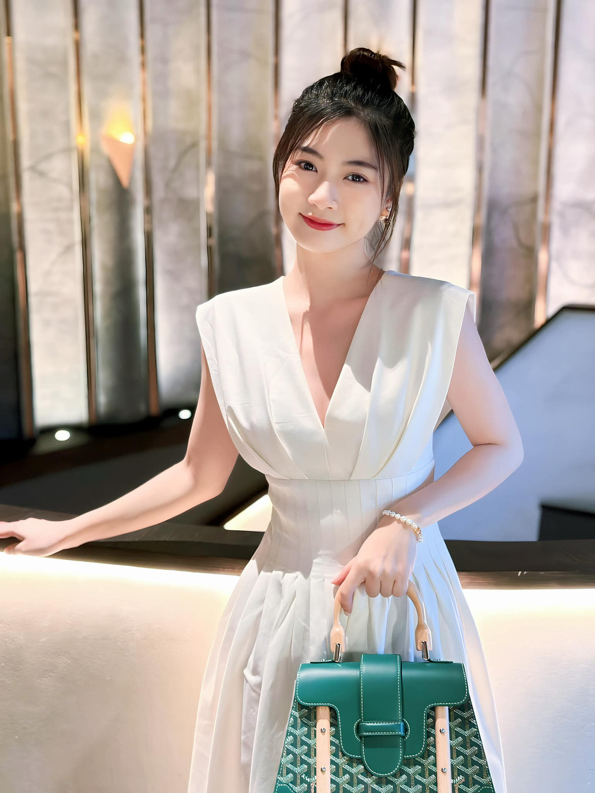 Nam Phương cho rằng sự nổi tiếng tuy sẽ được nhiều người chú ý nhưng cũng gây áp lực cho bản thân, dù vậy cô luôn nỗ lực hết mình để hoàn thành tốt công việc. Ảnh: FBNV