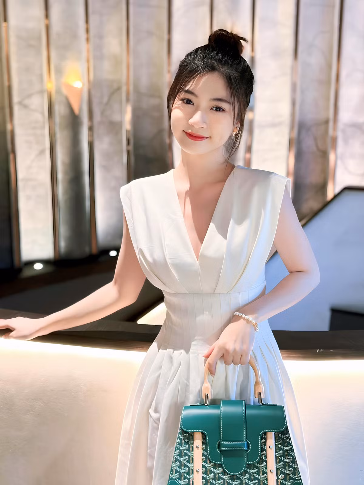 Nam Phương cho rằng sự nổi tiếng tuy sẽ được nhiều người chú ý nhưng cũng gây áp lực cho bản thân, dù vậy cô luôn nỗ lực hết mình để hoàn thành tốt công việc. Ảnh: FBNV