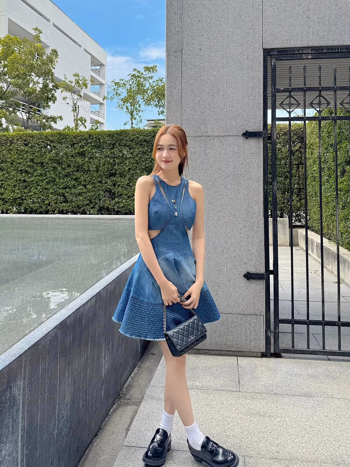 Cô gây bất ngờ với hình ảnh quyến rũ, trưởng thành hơn.