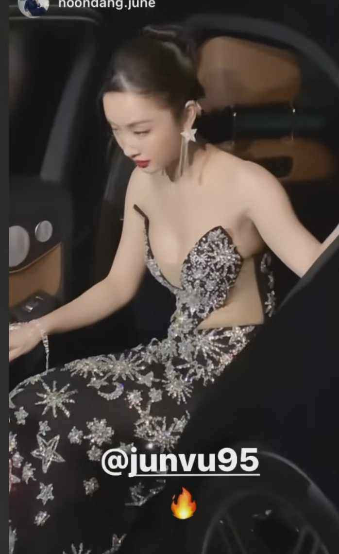 Ở nhiều góc quay, trang phục đã để lộ thềm ngực quyến rũ căng đầy của "hot girl trà sữa" một thời.