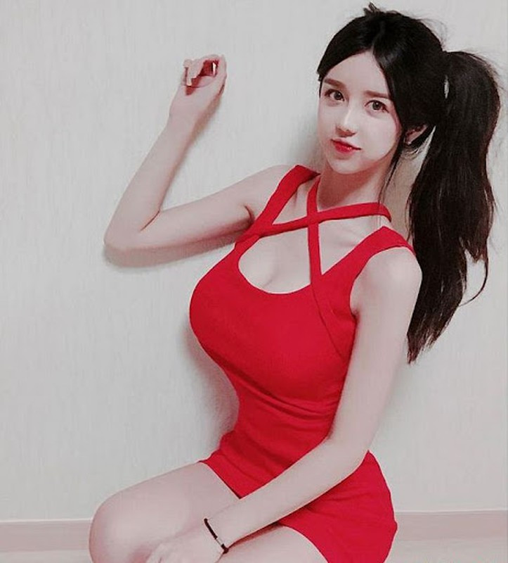 Cô sở hữu ngoại hình hút mắt, đặc biệt là đường cong nóng bỏng, không thua kém bất cứ người mẫu nội y nổi tiếng nào.