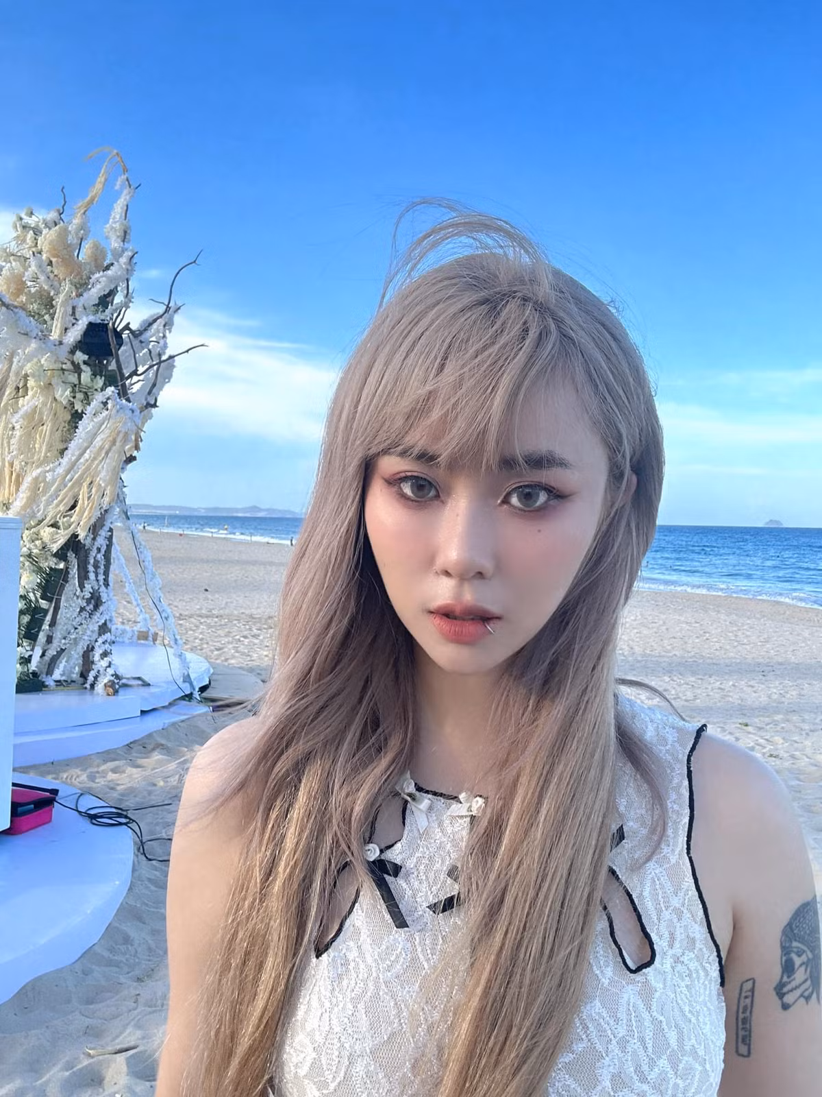 Cô nàng sinh năm 1995 này còn khiến nhiều fan trầm trồ với khả năng hack tuổi khi cứ mãi "cute phô mai que".